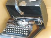 typewriter-vintage-1375296.jpg