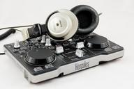 mixer-headphones-audio-861387.jpg