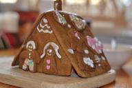 gingerbread-house-christmas-590954.jpg