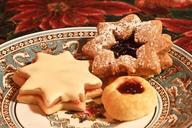 cookies-plate-baked-wedgewood-1101540.jpg