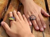 hands-rings-people-669949.jpg