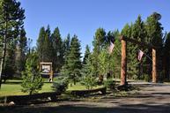 Yellowstone-National-Park-visitor-center.jpg