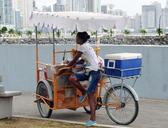 panama-saleswoman-ice-tricycle-1148321.jpg