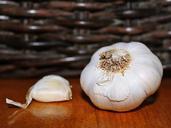 garlic-clove-of-garlic-decoration-592864.jpg