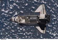 space-shuttle-discovery-above-iss-600974.jpg