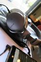 headphones-coffee-shop-tech-audio-1065115.jpg