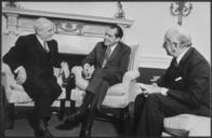 President_Nixon_with_the_President_of_the_Italian_Senate_and_the_Italian_Ambassador_-_NARA_-_194680.tif