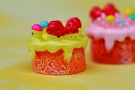 cupcake-cake-miniature-ceramic-1388974.jpg