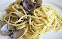 spaghetti-pasta-clams-garlic-603118.jpg