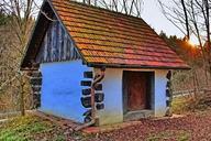 wine-storage-weinhaus-hut-old-671143.jpg