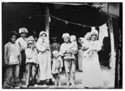 Armenian mothers & children (LOC) (24505146103).jpg