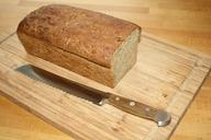 bread-knife-oak-handle-loaf-of-bread-529238.jpg