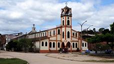 Iglesia_Matriz_de_Contamana,_Loreto,_Perú.jpg