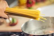 spaghetti-pasta-noodles-cooking-569067.jpg