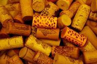 plugs-corks-wine-drink-alcohol-723317.jpg