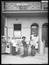 Mothers_leaving_after_advice_Alexandria_Baby_Clinic,_Alexandria_NSW.jpg