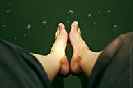 feet-water-bubbles-green-507710.jpg