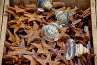 decor-knobs-stars-door-rust-843649.jpg