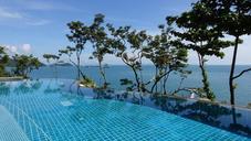 swimming-pool-ocean-modern-design-1031245.jpg