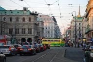 vienna-street-city-center-downtown-558681.jpg