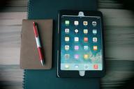 ipad-tablet-notebook-office-600642.jpg