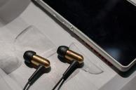 headphones-detail-sony-afternoon-956720.jpg