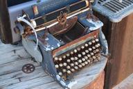 typewriter-retro-rusty-usa-old-1052206.jpg