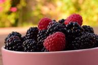 raspberries-blackberries-fruits-1550459.jpg