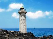 lighthouse-tower-old-building-sea-600583.jpg