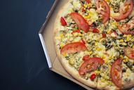 pizza-food-tomatoes-olives-lunch-926104.jpg