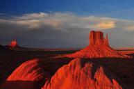 monument-valley-sandstone-buttes-861978.jpg