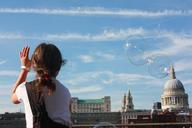 soap-bubbles-london-little-girl-435787.jpg