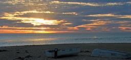 sunrise-boats-ocean-sun-clouds-662389.jpg