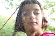 spider-web-primerplano-girl-934487.jpg