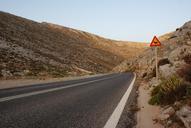 road-desert-sign-606160.jpg