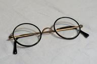 glasses-round-vollrandbrille-old-1097847.jpg