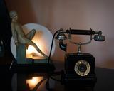 phone-office-table-lamp-museum-419665.jpg