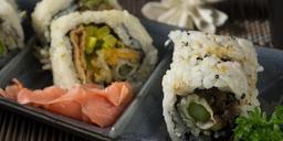 sushi-food-japanese-meal-japan-571006.jpg