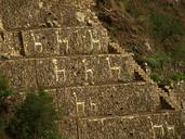 Andenes_en_Choquequirao,_Cusco,_Perú.jpg