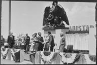 President_Nixon_shaking_hands_with_the_President_of_Mexico_-_NARA_-_194657.tif