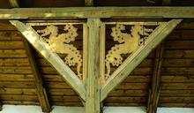 wood-carving-holzfigur-gable-figure-176478.jpg