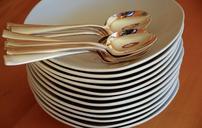 plates-spoons-silverware-stack-598366.jpg