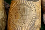 wood-carving-brittany-peasant-588358.jpg