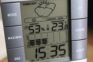 weather-station-digital-display-572856.jpg