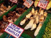 mushrooms-truffles-farmers-market-81806.jpg