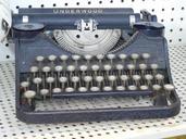 typewriter-typing-vintage-retro-671413.jpg