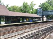 train-station-tracks-passengers-1564302.jpg