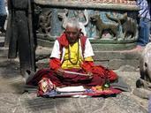 nepal-hindu-monk-pray-tibetan-292172.jpg