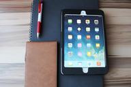 ipad-tablet-touch-screen-notebook-600640.jpg