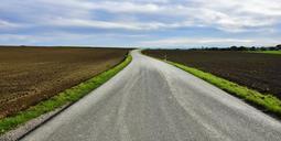 road-away-flat-field-earth-510557.jpg